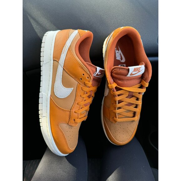 F78 - SIZE 10 MEN\'S NIKE DUNK LOW RETRO SE MONARCH /FLAX/DARK RUSSET/ BROWN HJ91 main image 7